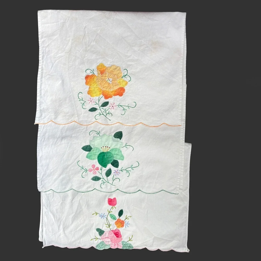 Vintage Hand Embroidered Floral Cotton Tea Towels‎ Set of 3 Scalloped Edge White